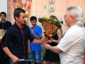 31. Цветя на благодарност от осми клас - благодаря Ержан!